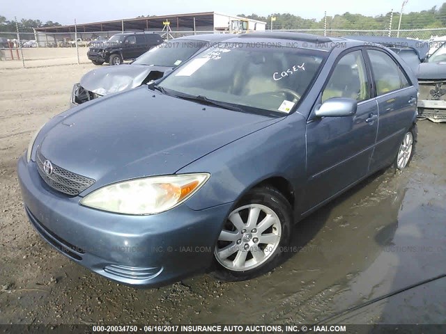 4T1BF32K02U524439 - 2002 TOYOTA CAMRY LE/XLE/SE ლურჯი ფოტო 2