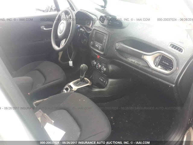 ZACCJAAB1HPF08029 - 2017 JEEP RENEGADE SPORT Արծաթագույն լուսանկար 5