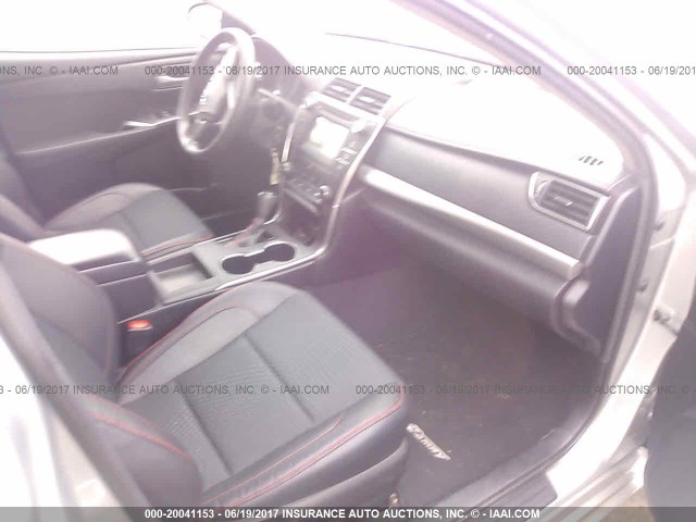 4T1BF1FK3FU912091 - 2015 TOYOTA CAMRY LE/XLE/SE/XSE SILVER photo 5