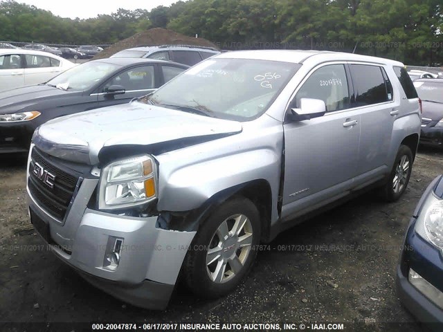 2GKALMEK6D6139130 - 2013 GMC TERRAIN SLE SILVER photo 2