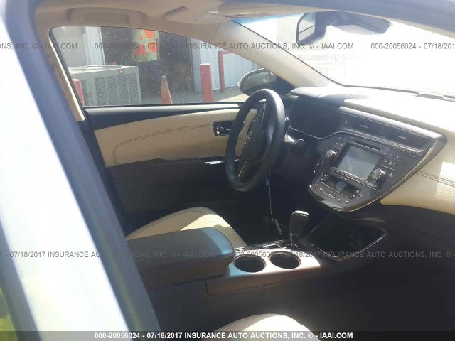 4T1BK1EB2HU256692 - 2017 TOYOTA AVALON XLE PLUS/PREMIUM/TOUR/LTD WHITE photo 5