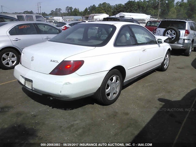 19UYA115XVL016066 - 1997 ACURA 2.2CL WHITE photo 4