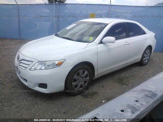 4T4BF3EK6BR110051 - 2011 TOYOTA CAMRY SE/LE/XLE WHITE photo 2