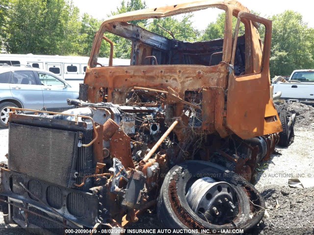 4V4NC9TG35N372005 - 2005 VOLVO VNL WHITE photo 2