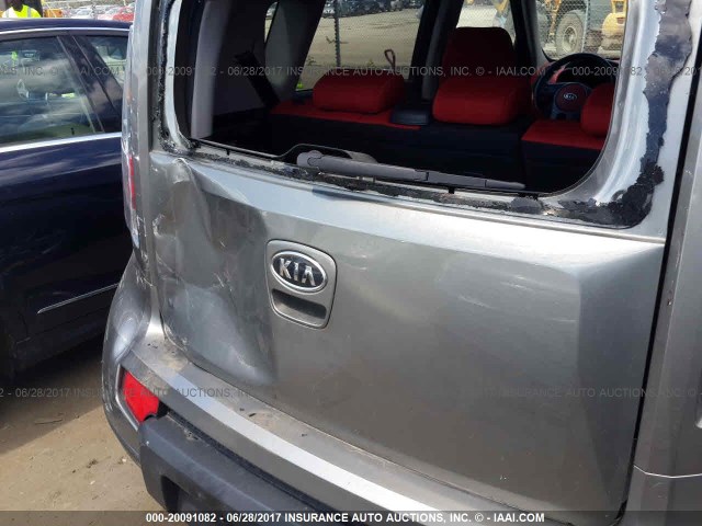 KNDJT2A22A7056117 - 2010 KIA SOUL +/!/SPORT GRAY photo 6