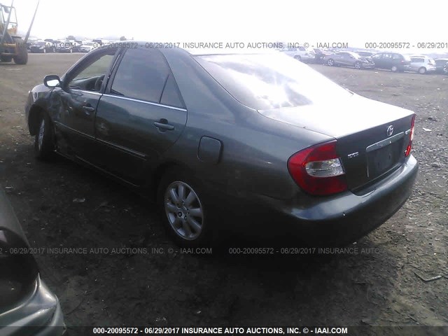 JTDBF30K820002981 - 2002 TOYOTA CAMRY LE/XLE/SE მწვანე ფოტო 3