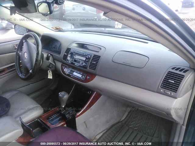 JTDBF30K820002981 - 2002 TOYOTA CAMRY LE/XLE/SE მწვანე ფოტო 5