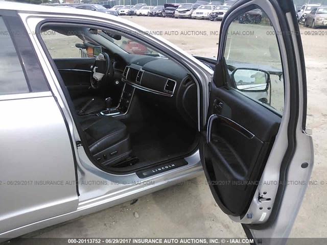 3LNDL2L36CR834770 - 2012 LINCOLN MKZ HYBRID SILVER photo 5