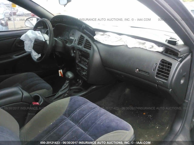 2G1WW12E749173249 - 2004 CHEVROLET MONTE CARLO LS 灰色 照片 5