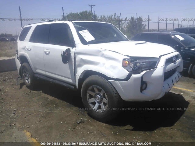 JTEBU5JR9G5337718 - 2016 TOYOTA 4RUNNER SR5 PREM/LTDL/TRAIL/TRD Biały zdjęcie 1