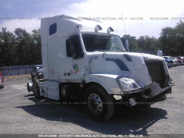 4V4NC9EH6EN152198 - 2014 VOLVO VN VNL WHITE photo 1