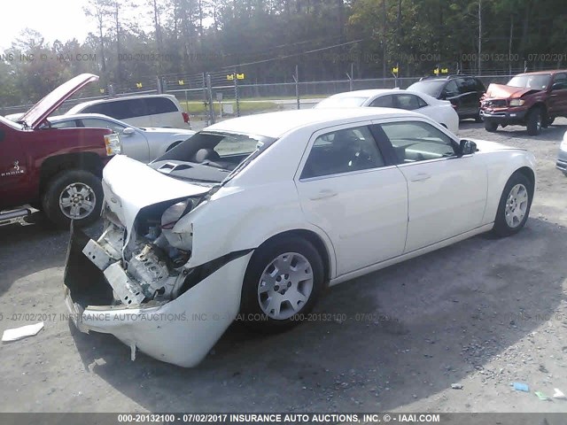 2C3KA43R86H297485 - 2006 CHRYSLER 300 WHITE photo 4