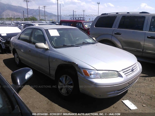 4T1BG22K6XU415109 - 1999 TOYOTA CAMRY CE/LE/XLE 银色 照片 1