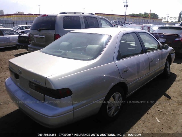 4T1BG22K6XU415109 - 1999 TOYOTA CAMRY CE/LE/XLE 银色 照片 4