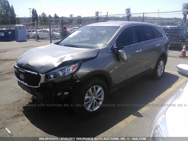 5XYPG4A32HG210891 - 2017 KIA SORENTO LX/L GRAY photo 2