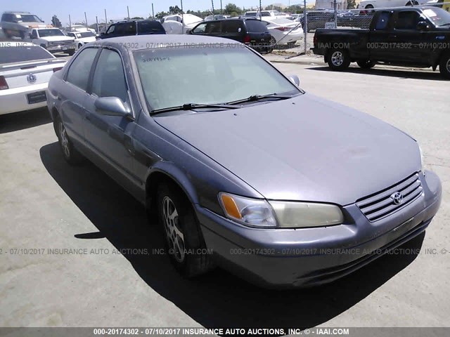JT2BF22K7X0171400 - 1999 TOYOTA CAMRY LE/XLE فضي صورة 1
