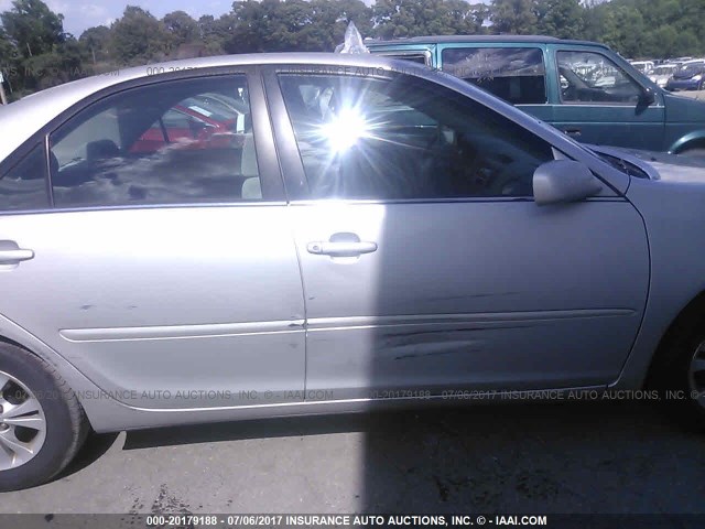 4T1BF32K64U078350 - 2004 TOYOTA CAMRY LE/XLE/SE ვერცხლისფერი ფოტო 6