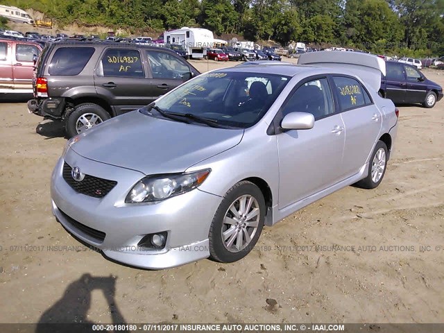 1NXBU4EEXAZ251266 - 2010 TOYOTA COROLLA S/LE/XLE SILVER photo 2