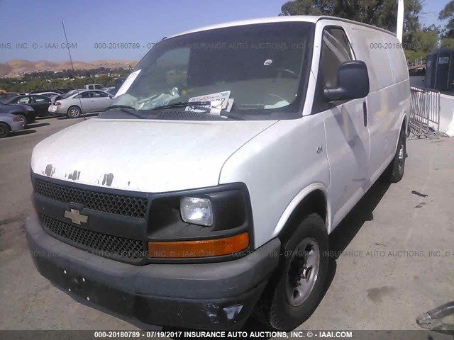 1GC2GTBG8A1108779 - 2010 CHEVROLET EXPRESS G3500  WHITE photo 2