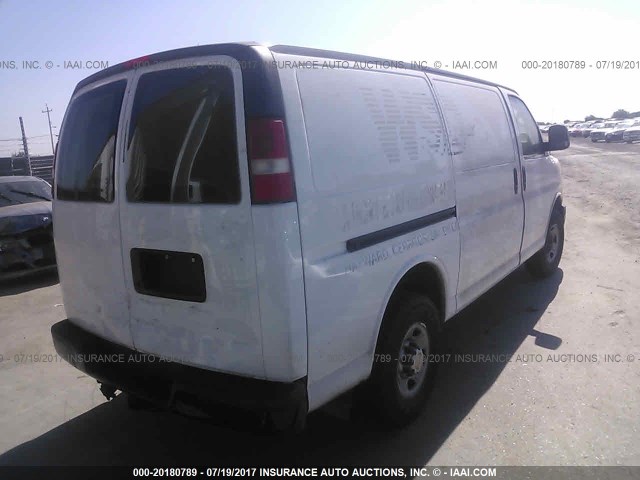 1GC2GTBG8A1108779 - 2010 CHEVROLET EXPRESS G3500  WHITE photo 4