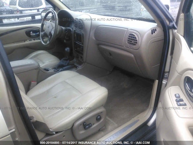 5GADT13S642301556 - 2004 BUICK RAINIER CXL TAN photo 5