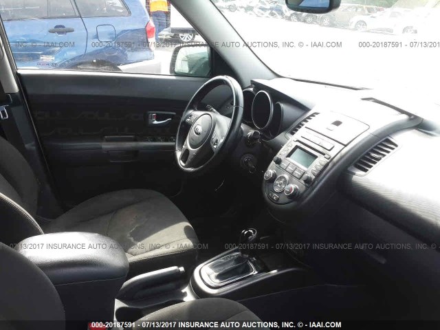 KNDJT2A63D7620817 - 2013 KIA SOUL +/!/SPORT GRAY photo 5