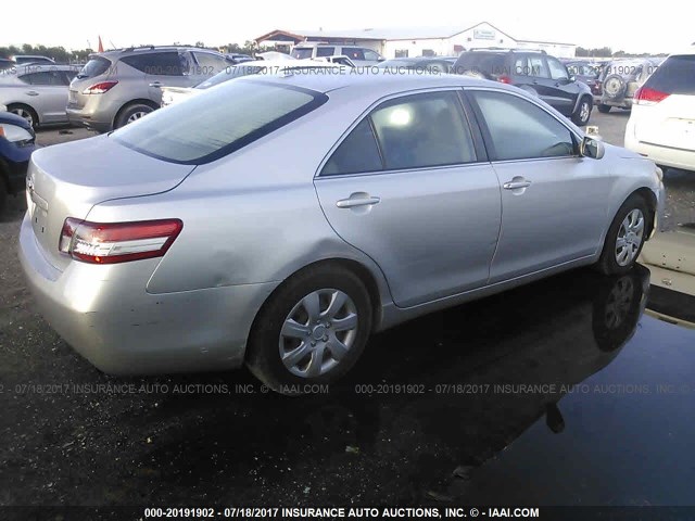 4T4BF3EK8AR047808 - 2010 TOYOTA CAMRY SE/LE/XLE 银色 照片 4