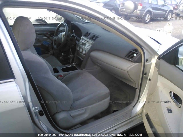 4T4BF3EK8AR047808 - 2010 TOYOTA CAMRY SE/LE/XLE 银色 照片 5