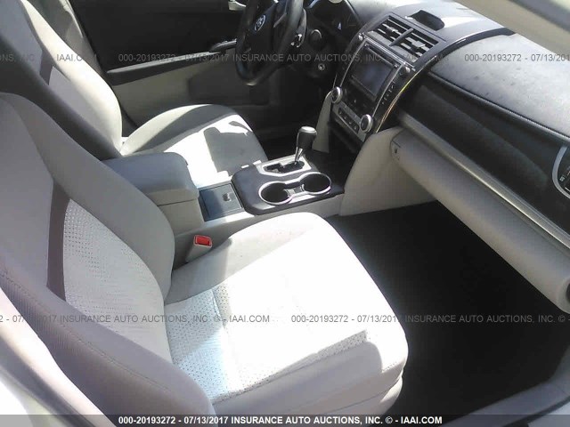 4T1BF1FK6CU530049 - 2012 TOYOTA CAMRY SE/LE/XLE 白色 照片 5