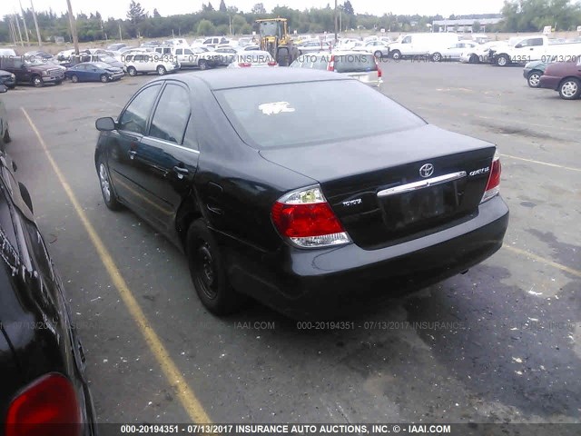 4T1BE32K95U418661 - 2005 TOYOTA CAMRY LE/XLE/SE შავი ფოტო 3
