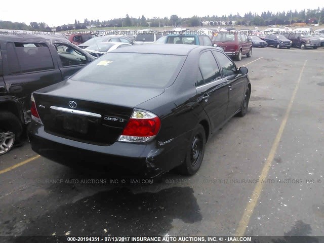 4T1BE32K95U418661 - 2005 TOYOTA CAMRY LE/XLE/SE შავი ფოტო 4