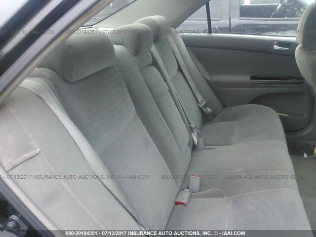 4T1BE32K95U418661 - 2005 TOYOTA CAMRY LE/XLE/SE შავი ფოტო 8
