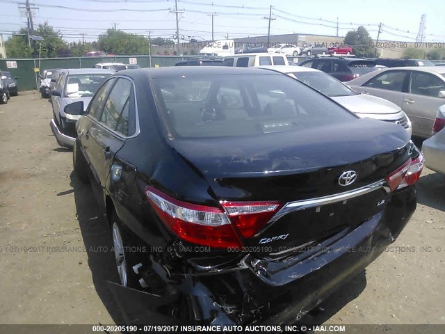 4T1BF1FK0HU686997 - 2017 TOYOTA CAMRY LE/XLE/SE/XSE BLACK photo 3