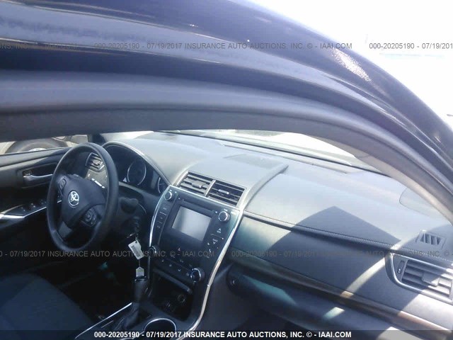 4T1BF1FK0HU686997 - 2017 TOYOTA CAMRY LE/XLE/SE/XSE BLACK photo 5