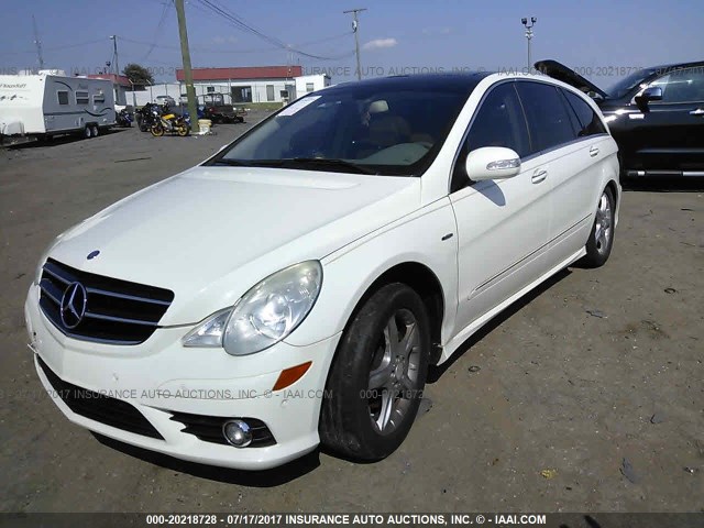 4JGCB25E19A097963 - 2009 MERCEDES-BENZ R 320 WHITE photo 2