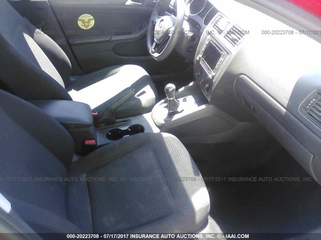 3VW1K7AJ4FM235843 - 2015 VOLKSWAGEN JETTA S 红色 照片 5