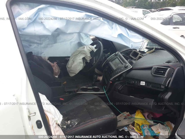 4T1BF1FKXGU212750 - 2016 TOYOTA CAMRY LE/XLE/SE/XSE WHITE photo 5