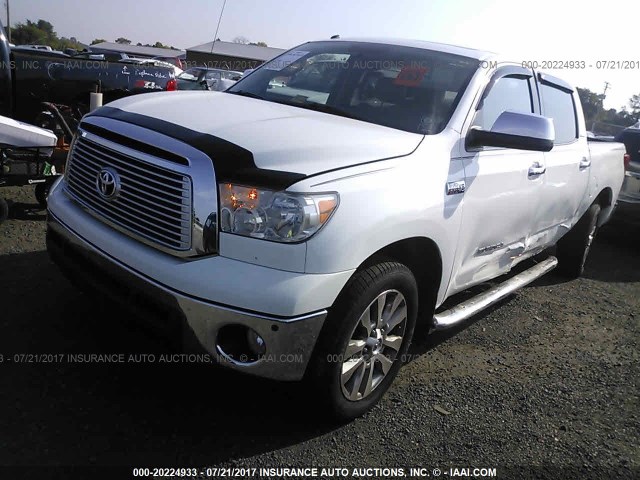 5TFHW5F1XCX237833 - 2012 TOYOTA TUNDRA CREWMAX LIMITED WHITE photo 2