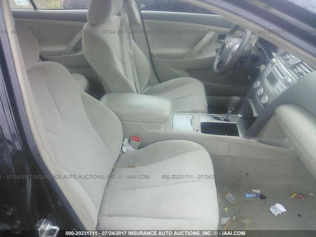 4T4BF3EK5BR093078 - 2011 TOYOTA CAMRY SE/LE/XLE შავი ფოტო 5