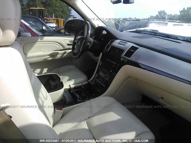 1GYFK63827R348746 - 2007 CADILLAC ESCALADE LUXURY أبيض صورة 5