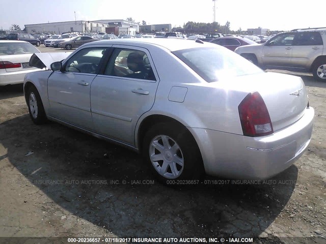 2C3AA53G75H563769 - 2005 CHRYSLER 300 TOURING SILVER photo 3