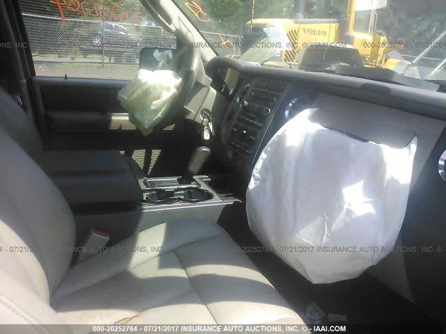 1FMFK16518LA12631 - 2008 FORD EXPEDITION EL XLT WHITE photo 5