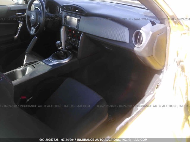 JF1ZNAA19F9706612 - 2015 TOYOTA SCION FR-S ყვითელი ფოტო 5