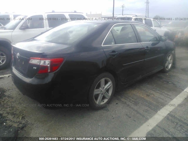 4T1BF1FK0CU145375 - 2012 TOYOTA CAMRY SE/LE/XLE შავი ფოტო 4