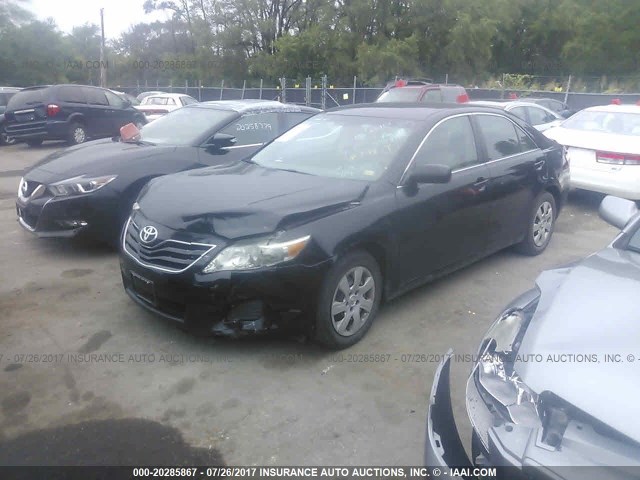 4T1BF3EK2BU716067 - 2011 TOYOTA CAMRY SE/LE/XLE BLACK photo 2