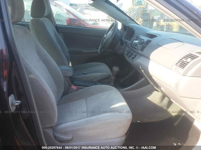 4T1BE32K34U339677 - 2004 TOYOTA CAMRY LE/XLE/SE 黑色 照片 5