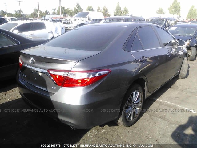 4T1BF1FK6GU180668 - 2016 TOYOTA CAMRY LE/XLE/SE/XSE GRAY photo 4