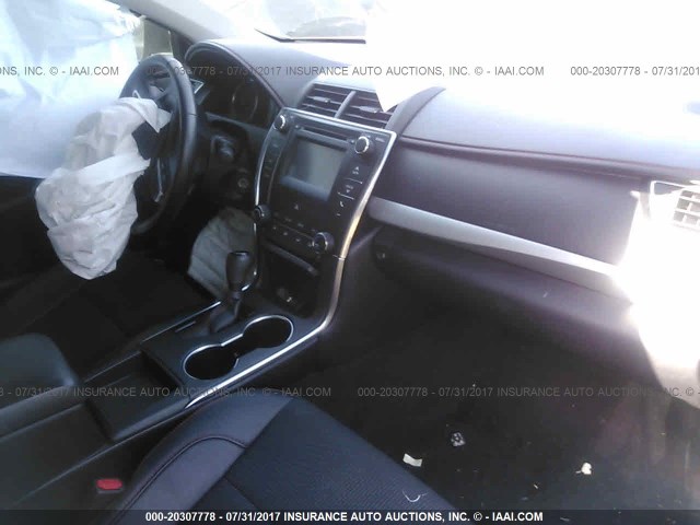 4T1BF1FK6GU180668 - 2016 TOYOTA CAMRY LE/XLE/SE/XSE GRAY photo 5