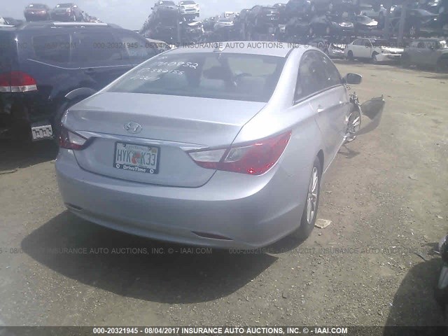 5NPEB4AC4BH006566 - 2011 HYUNDAI SONATA SILVER photo 4