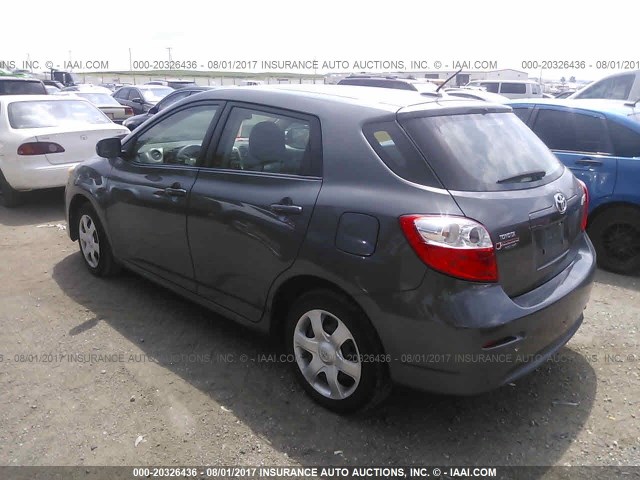 2T1KU4EE1AC340645 - 2010 TOYOTA COROLLA MATRIX  GRAY photo 3
